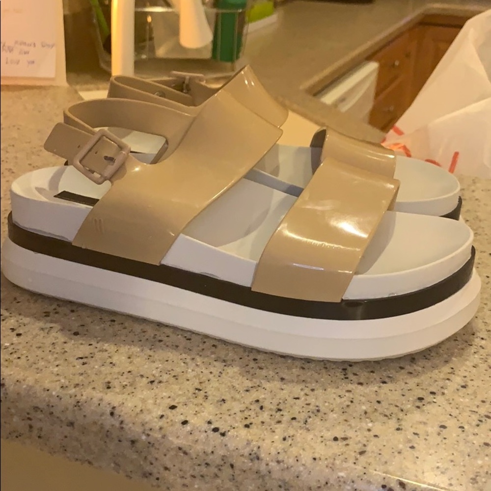 Melissa wedge Sandal